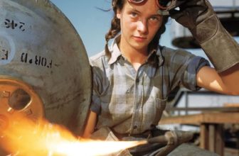 Femme soudeuse au chalumeau